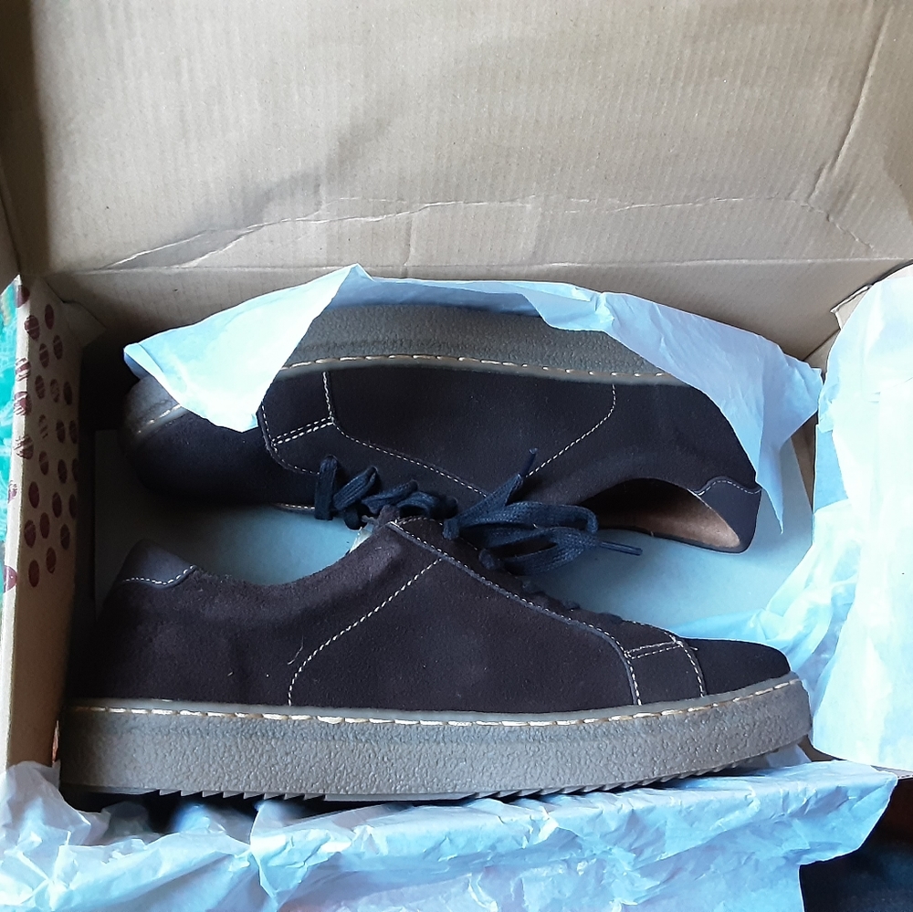 euro soft "NIKKI" womens size 9 chocolate brown suede gumshoe soles